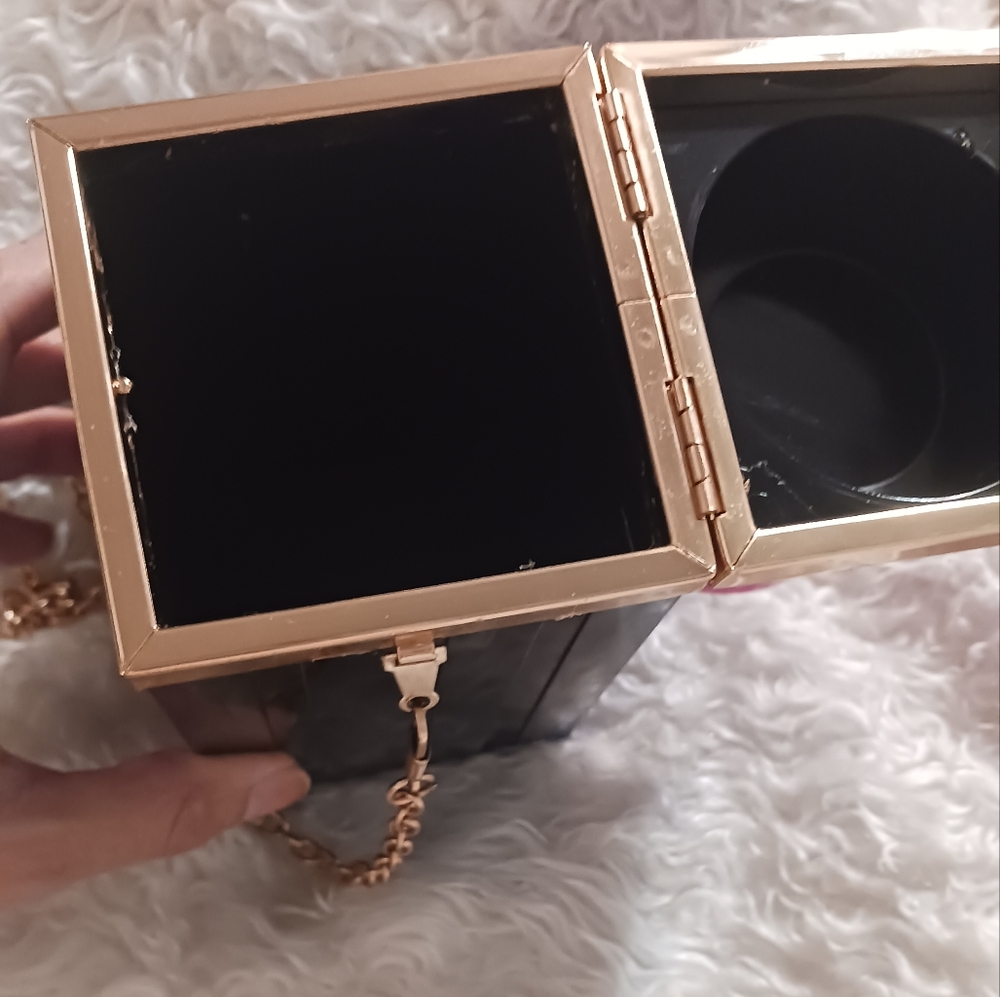 LIPSTICK PURSE š - Picture 2 of 2